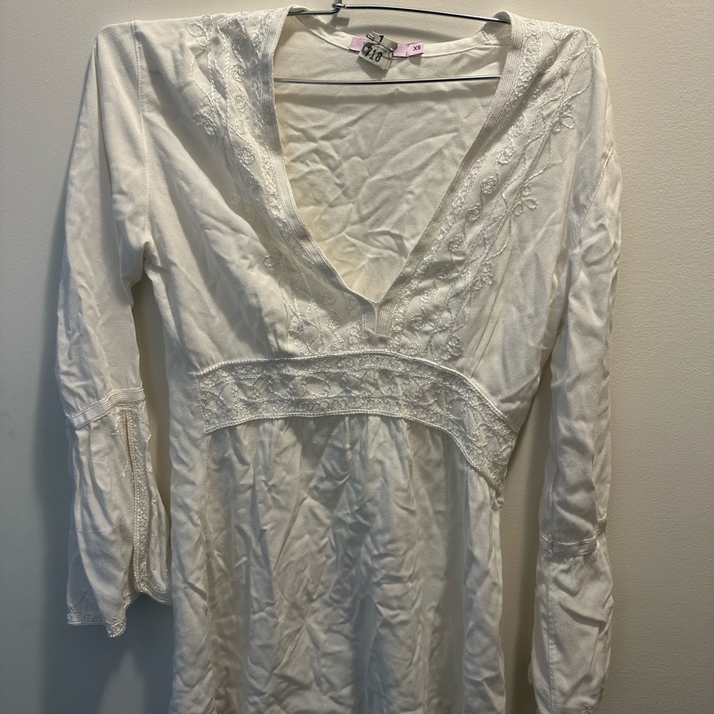 White v-neck dress